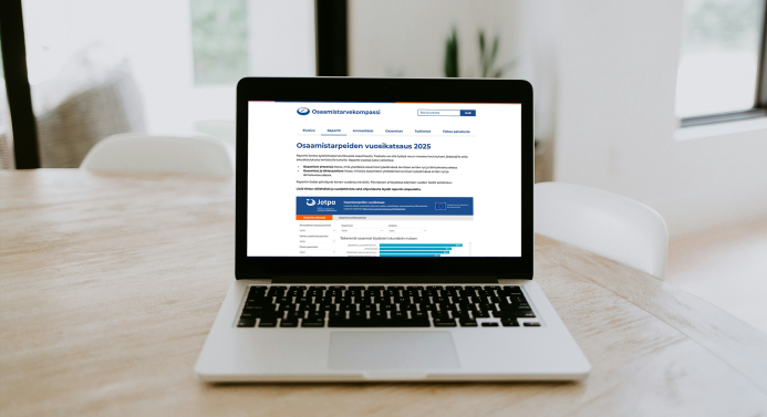 Kuva tietokoneesta, jonka näytöllä on Osaamistarvekompassin raportti.